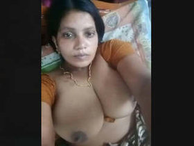 Desi girl films intimate selfie video for her boyfriend