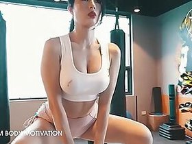 Sexy girl when hitting the gym