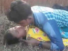Indian village couple engages in outdoor sex