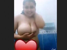 A stocky person exercises in the bath