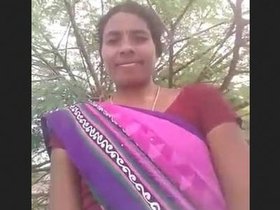Indian housewife flaunts her intimate area