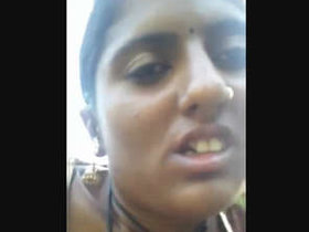 Village bhabi enjoys outdoor sex with desi hottie