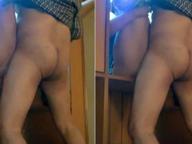 Indian mature woman's quick encounter at the dressing table
