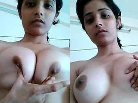 Indian beauty reveals her enticing breasts in a seductive display