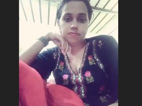 Bhabhi records herself undressing for the enjoyment of her admirers