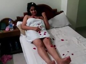 Simi Bhabhi's intimate moments on her first trip with her husband