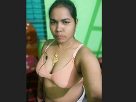 Pakhi bhabi's unsatisfied pussy gets attention with oral and manual stimulation