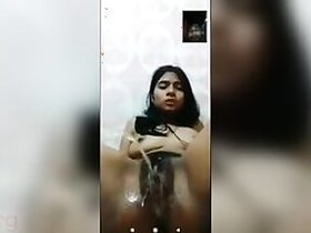 Hell-hot Desi girl reaches orgasm after jerking off