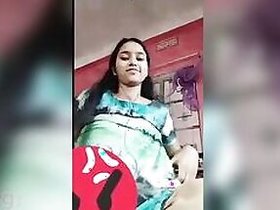 Pretty Desi XXX girl shows her tits on a video call