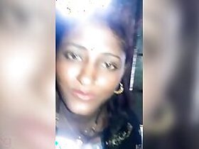 Rustic Desi girl shows her pussy and delivers sexual pleasure on camera