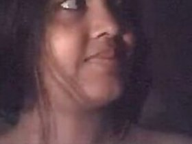 Desi bhabhi enjoys her first webcam sex tape show with her boyfriend