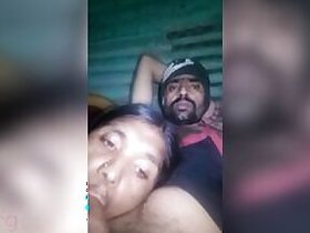 Camera interferes with slutty Desi's cheating xxx blows