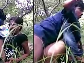 A local voyeur captured mms XXX video of Desi's lovers fucking outdoors in the jungle