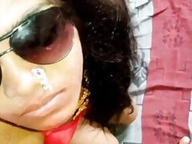 Viewpoint xxx video of Desi sucking white dick without taking off her sunglasses