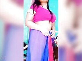 Sexy girl Desi jerks off her bald pussy on camera for selfies