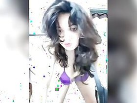 Desi girl nude on camera intimate show