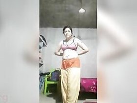 XXX adventures of beautiful Dehati Desi takes off her sari and even her bra