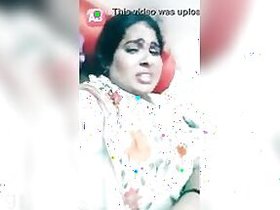 Dehati Bhabhi shows her boobs in livecam MMC scene
