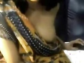 Ahmedabad hottie Desi sari stripping on livecam, shows off mango