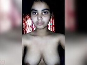 Selfie MMC clip of Desi girl posing with her big boobs showing