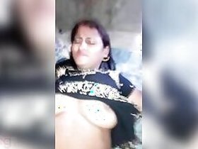 XXX video of Desi the fat-bodied charmer who fools around with MMC
