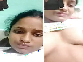 Desi Indian girl in video chat shows intimate body parts