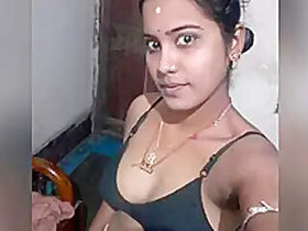Today Exclusive Sexy Desi Bhabhi Shows Her Breasts And Pussy On Video Call