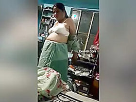 Desi Bhabhi changes clothes