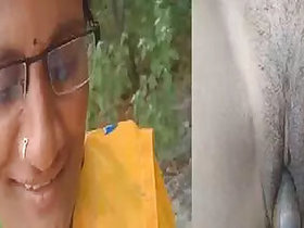 Mature auntie in Telugu has sex in the open air Viral porn MMS