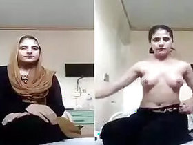 Pashtun girl with her big boobs broadcasts viral MMS messages
