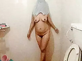 Bathing Bhabhi Hardly Fucked in the Bathtub