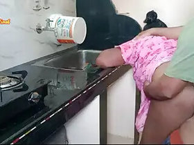 Desi with a big ass bhabi fucks in kichen