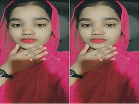 Pretty Girl Shows Her Boobs And Pussy On VK