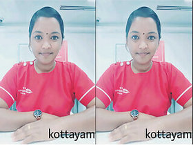 Mallu Bhabhi Shows Her Boobs Part 1