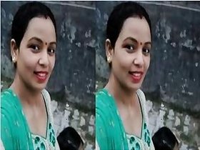 Desi Bhabhi Records Her Bathing Video For Lover