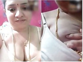 Hot Look Desi Auntie Shows Her Breasts to Lover On Video Call