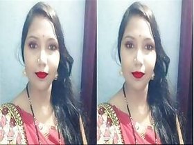 Desi Bhabhi Records Her Bathing Video