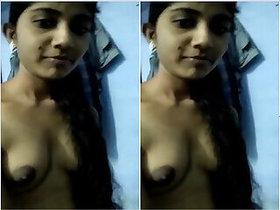Pretty Desi girl shows her tits and pussy part 1