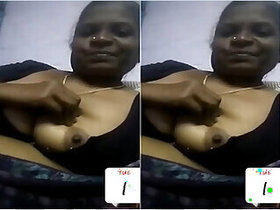 Desi Auntie Shows Tits to Lover on Video Call Part 1