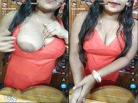 Bhabhi shows her boobs live on Tango sex show