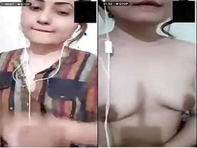 Paki Girl Shows Her Boobs