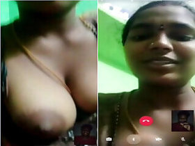 Bhabhi Shows Her Boobs To Lover On VK