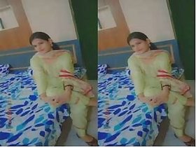 Sexy Indian Girl Shows Her Boobs