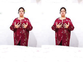 Paki Fatty Bhabhi Shows Body