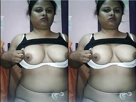 Desi Indian girl shows her tits and pussy