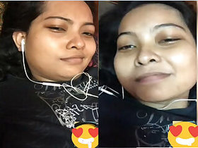 Desi Indian Girl Shows Pussy