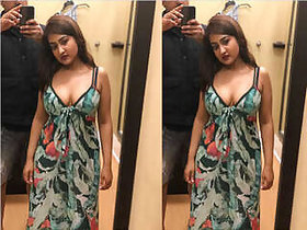 Sexy wife NRI Panjabi Shows Her Boobs