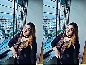 Sexy Ticktocker Shows Tits and Pussy