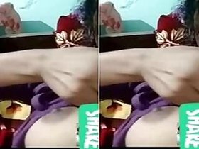 Desi Girl Shows Her Boobs